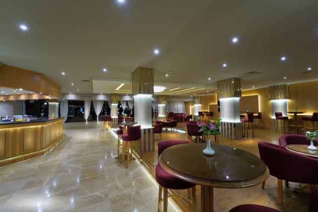 REGINA RESORT & AQUA PARK - Bary - Lobby Bar - Shark Stop