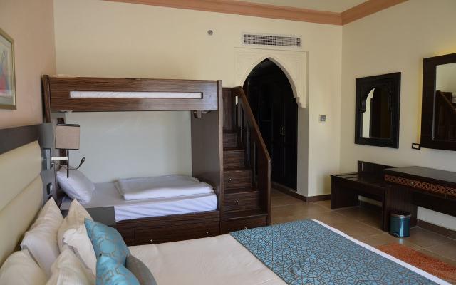 Standard Bunkbed Pool View