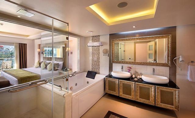  Jacuzzi Deluxe Junior Suite