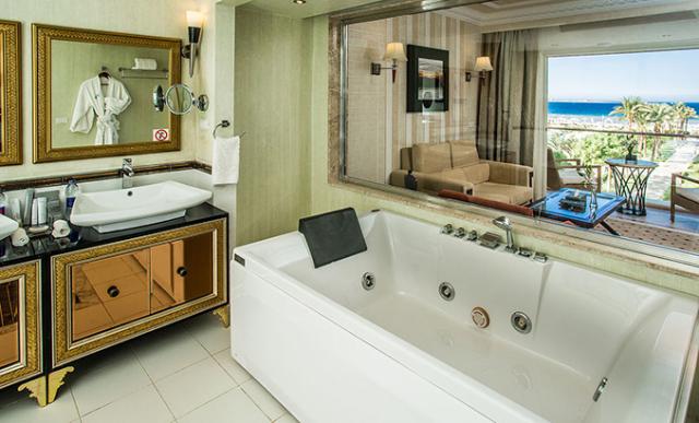 Jacuzzi Suite