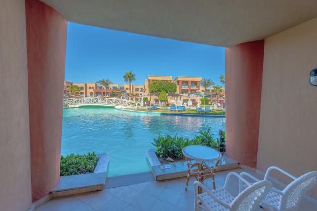 Swim Up Room Adult only +18