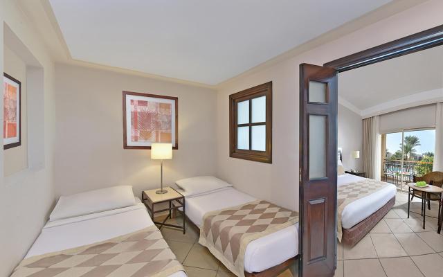 Deluxe Family Pool View Room