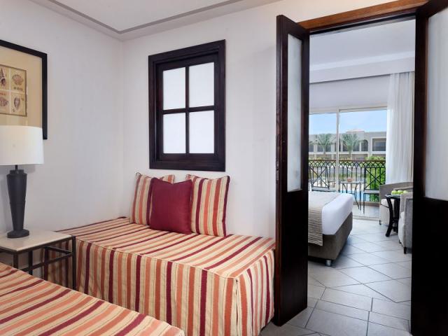 Deluxe Family Pool View Room