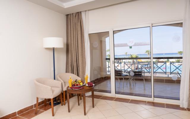 Superior Pool View Room