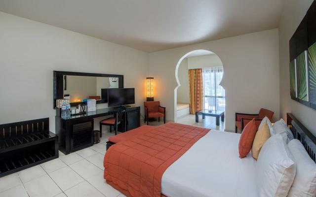 Comfort Room Pool View