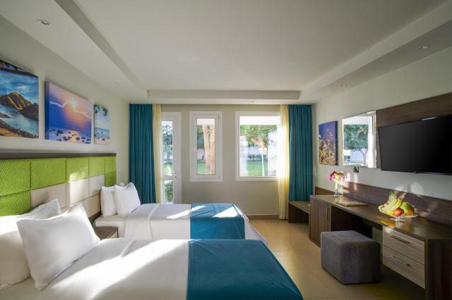 Front Palm Area Room