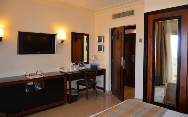 Family Room (Villa Area Garden or sea Side View)