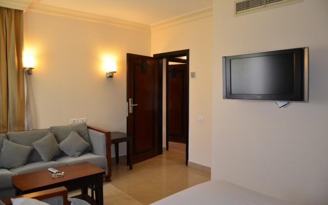 Family Room (Villa Area Garden or sea Side View)