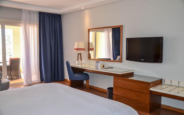 Panoramic Sea and Pool View Room