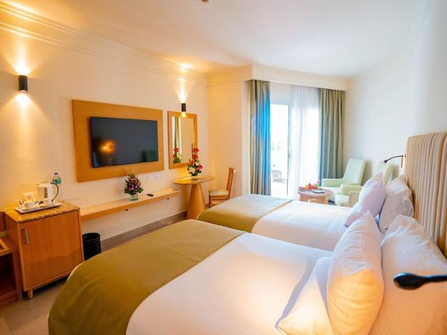 Superior Pool & Partial Sea Side Room