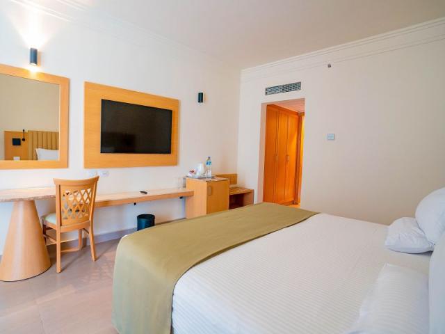 Superior Pool & Partial Sea Side Room