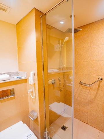 Superior Pool & Partial Sea Side Room