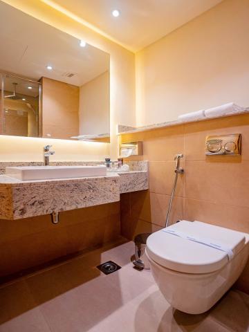 Superior Pool & Partial Sea Side Room