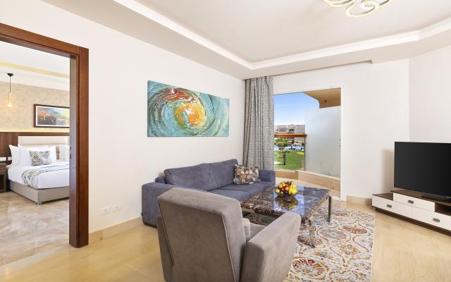 Junior Suite Pool View Room 