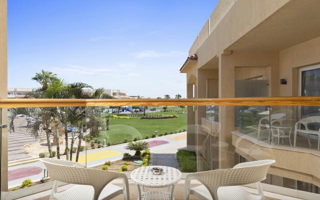 Junior Suite Pool View Room 
