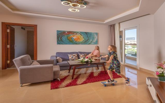 Junior Suite Pool View Room 
