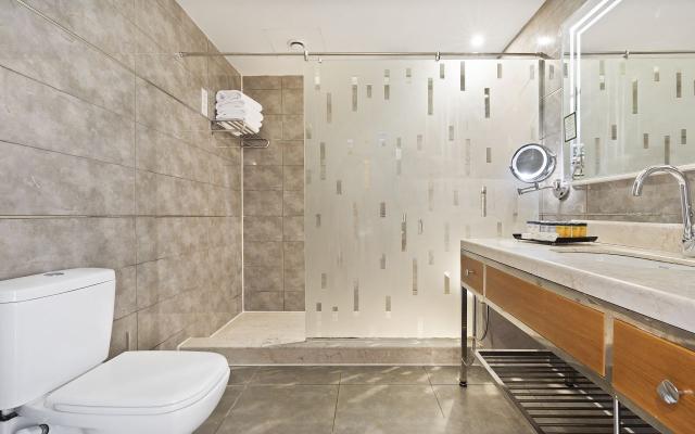 Family 2 Bedrooms Pool View