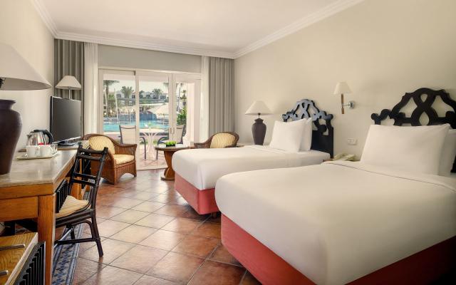 Deluxe Main Pool View Room