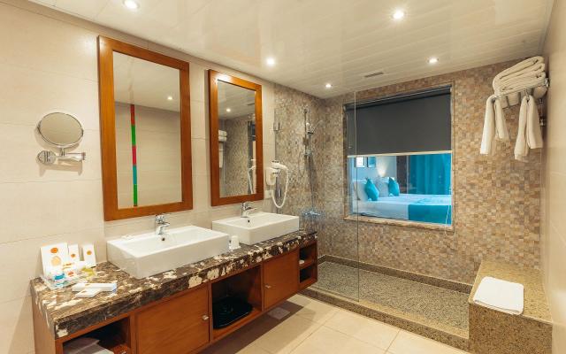 Family Room (Two Bed Rooms) Pool View