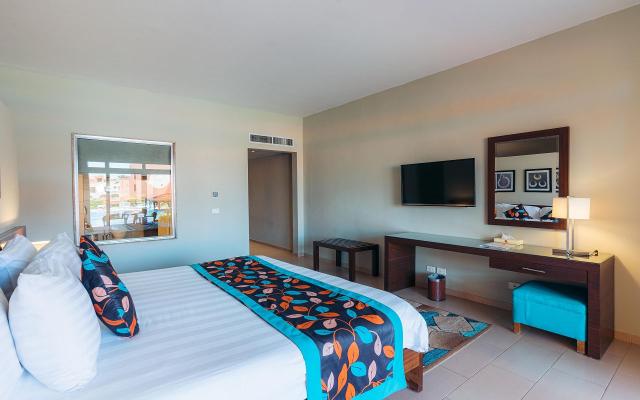 Executive Suite Pool View