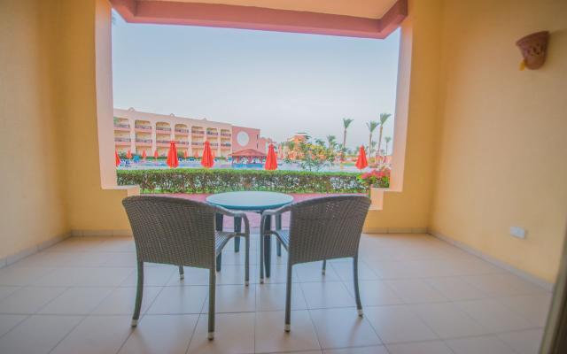 Superior Pool View Room