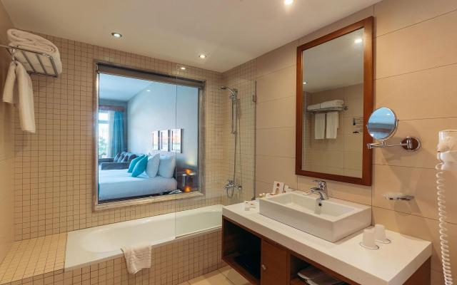 Family Suite Large Room Pool View