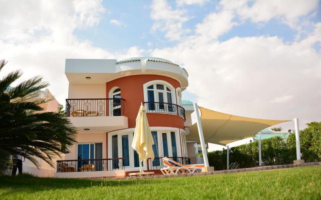 Villa 3 Bed Rooms Max 6 Pax 