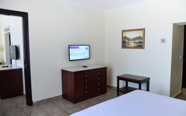 Family Garden/Pool View Room