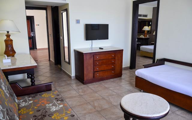 Family Garden/Pool View Room