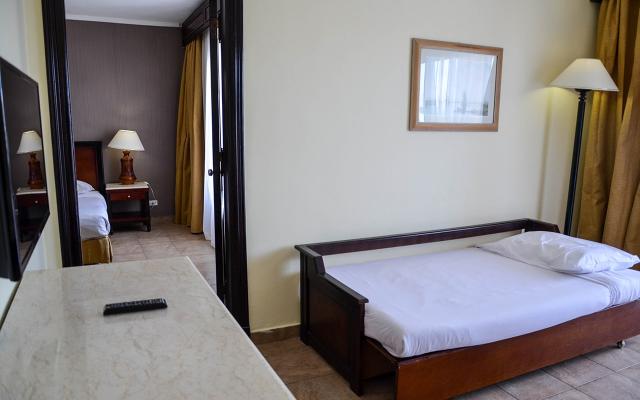 Family Garden/Pool View Room