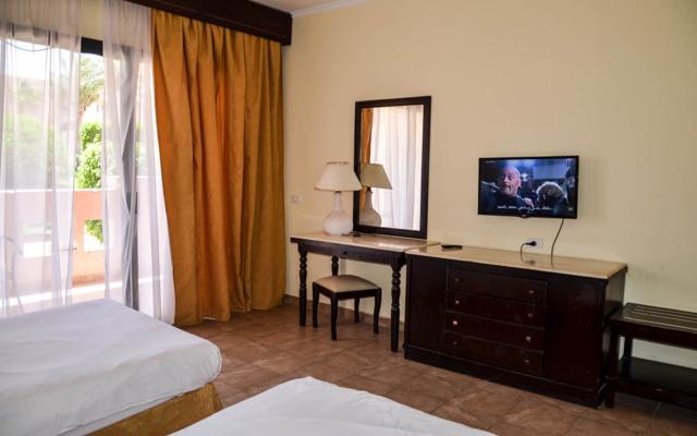 Family Garden/Pool View Room