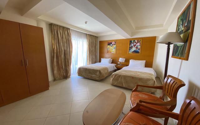 Junior Family Suite Partial Sea View