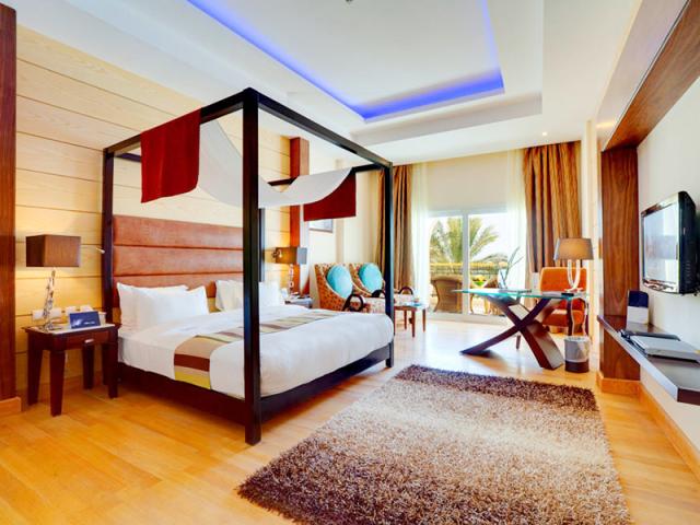 Royal Savoy J. Suite with Jacuzzi & with lounge Access
