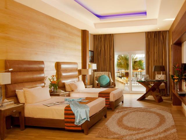 Royal Savoy J. Suite with Jacuzzi & with lounge Access