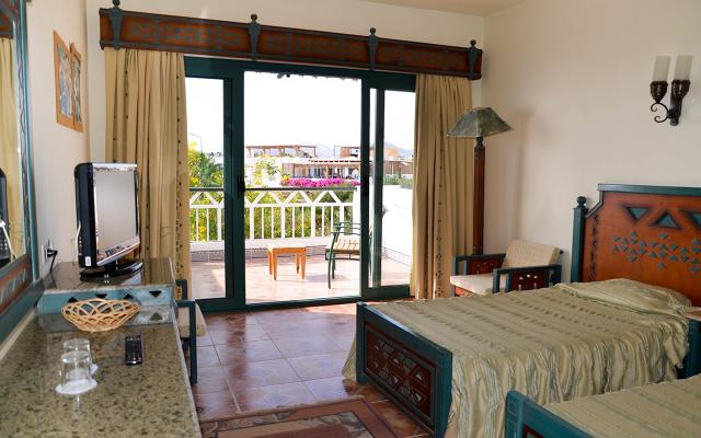 Standard Side Sea View Room