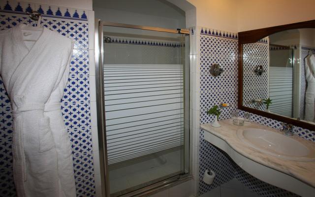 Sultan Pool STD Room - Pool View