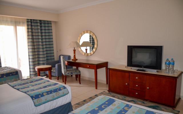 Superior Pool View Room
