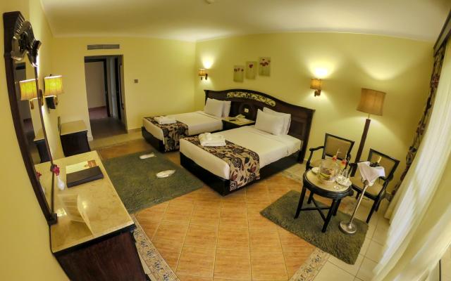 Deluxe Pool View Room