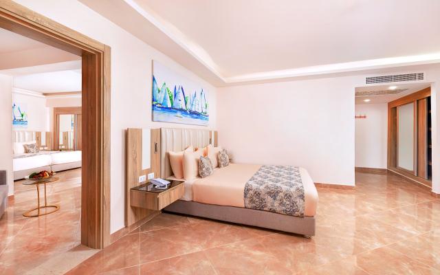 Family Garden/Pool View Room 