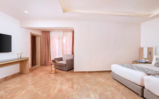 Family Garden/Pool View Room 