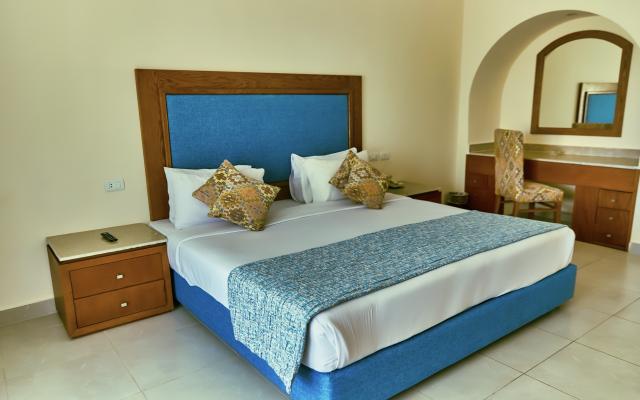 Standard Garden or Pool View Room