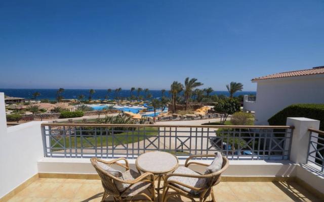 Superior Sea & Pool View Room