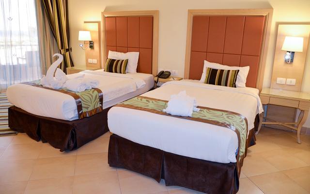 Standard Pool/ Side Sea view room