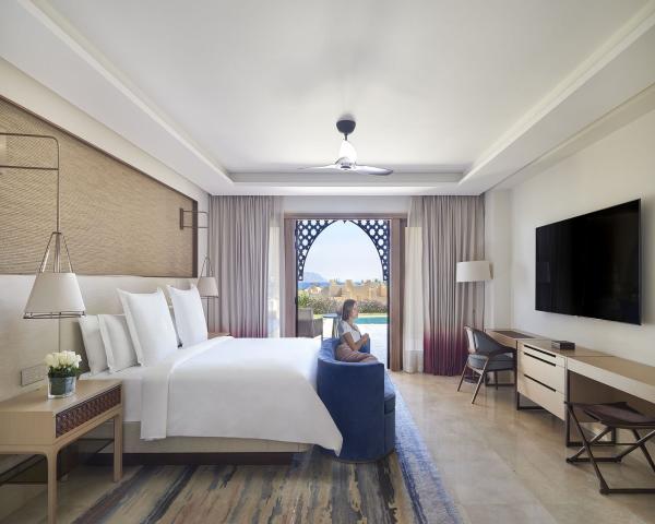 Four Seasons Suite With Pool