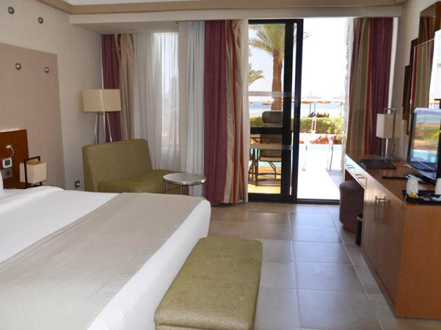 Swim Up Room