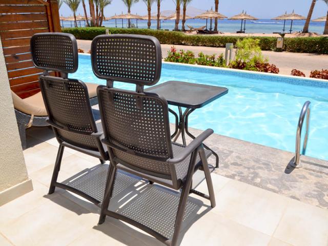 Swim Up Room