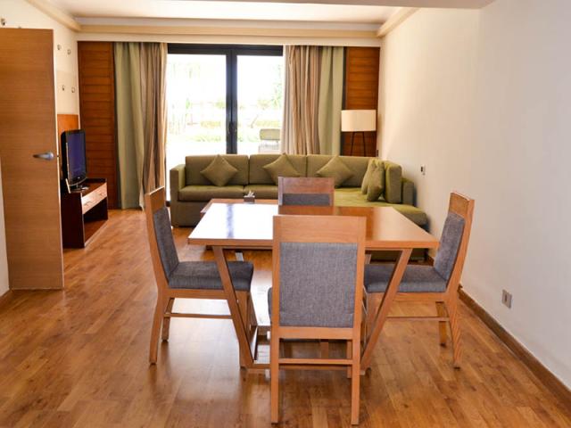 Swim Up Family Suites
