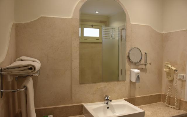 Standard Pool View Room