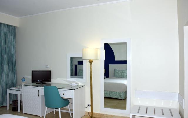 Standard Pool View Room