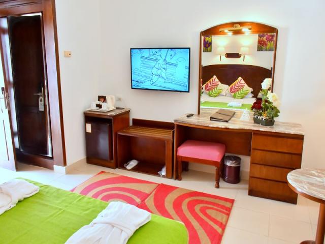 Deluxe Pool View Room